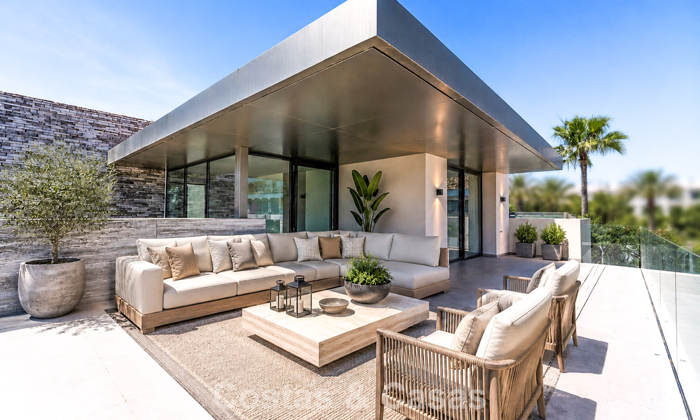 Nueva, exclusiva villa moderna lista para entrar a vivir en venta en una zona de playa cerca de San Pedro, Marbella 803561