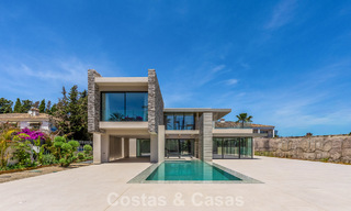 Nueva, exclusiva villa moderna lista para entrar a vivir en venta en una zona de playa cerca de San Pedro, Marbella 803565 