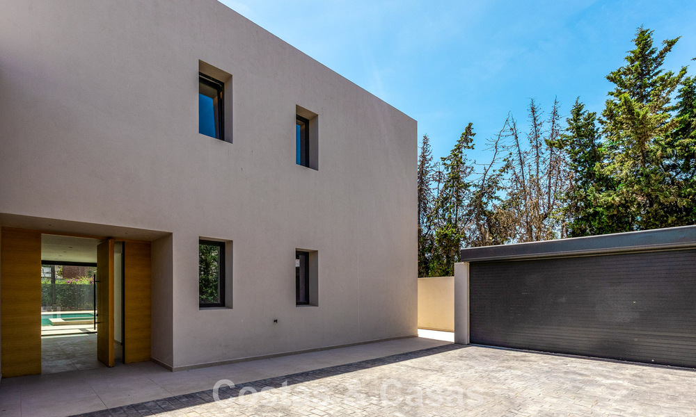 Nueva, exclusiva villa moderna lista para entrar a vivir en venta en una zona de playa cerca de San Pedro, Marbella 803567