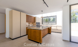 Nueva, exclusiva villa moderna lista para entrar a vivir en venta en una zona de playa cerca de San Pedro, Marbella 803570 