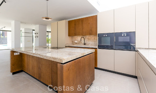 Nueva, exclusiva villa moderna lista para entrar a vivir en venta en una zona de playa cerca de San Pedro, Marbella 803572 