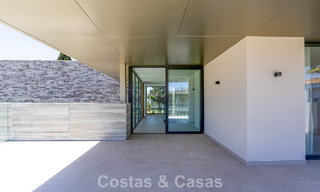 Nueva, exclusiva villa moderna lista para entrar a vivir en venta en una zona de playa cerca de San Pedro, Marbella 803573 