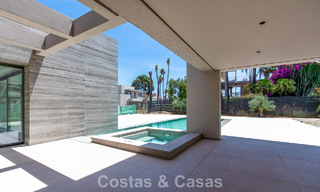 Nueva, exclusiva villa moderna lista para entrar a vivir en venta en una zona de playa cerca de San Pedro, Marbella 803575 