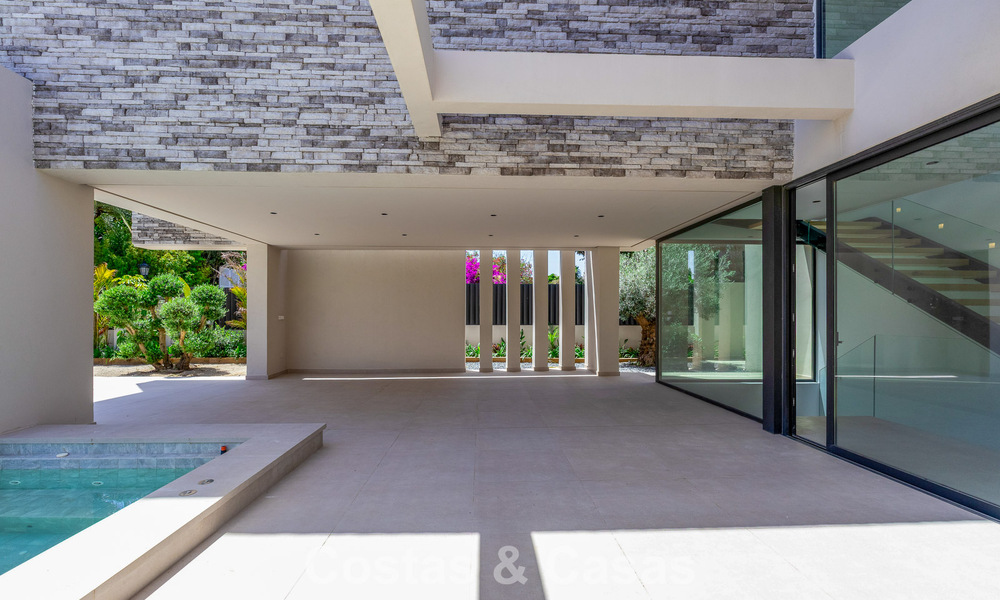 Nueva, exclusiva villa moderna lista para entrar a vivir en venta en una zona de playa cerca de San Pedro, Marbella 803580