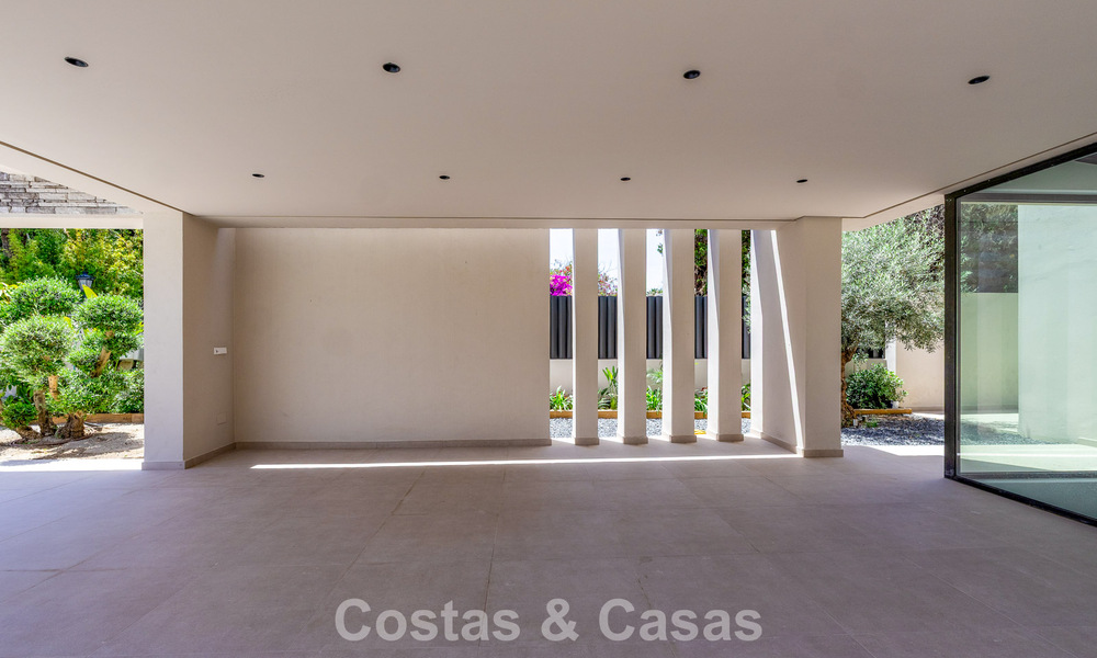 Nueva, exclusiva villa moderna lista para entrar a vivir en venta en una zona de playa cerca de San Pedro, Marbella 803581