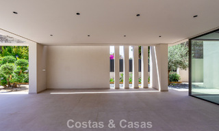 Nueva, exclusiva villa moderna lista para entrar a vivir en venta en una zona de playa cerca de San Pedro, Marbella 803581 