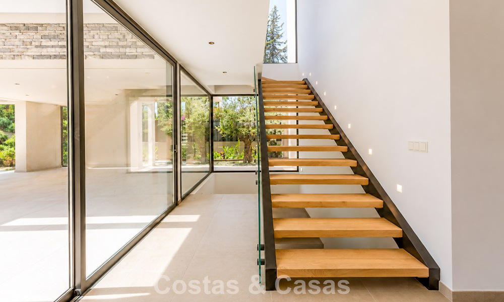 Nueva, exclusiva villa moderna lista para entrar a vivir en venta en una zona de playa cerca de San Pedro, Marbella 803587