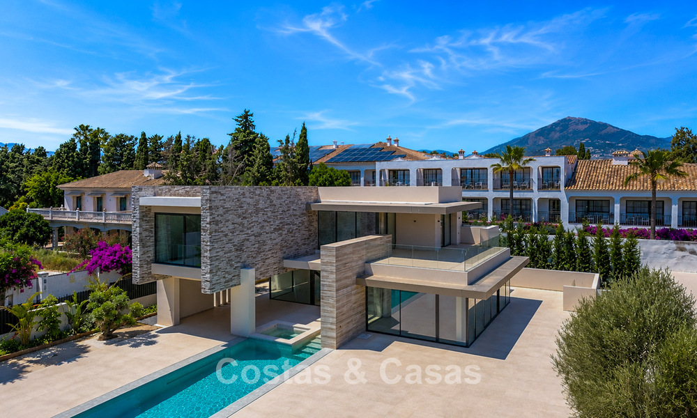 Nueva, exclusiva villa moderna lista para entrar a vivir en venta en una zona de playa cerca de San Pedro, Marbella 803589