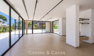 Nueva, exclusiva villa moderna lista para entrar a vivir en venta en una zona de playa cerca de San Pedro, Marbella 803595 