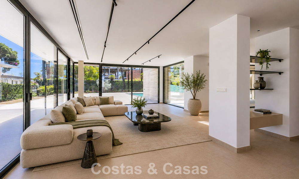 Nueva, exclusiva villa moderna lista para entrar a vivir en venta en una zona de playa cerca de San Pedro, Marbella 803596