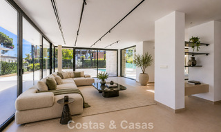 Nueva, exclusiva villa moderna lista para entrar a vivir en venta en una zona de playa cerca de San Pedro, Marbella 803596 
