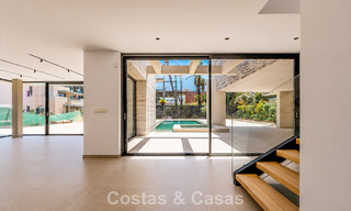 Nueva, exclusiva villa moderna lista para entrar a vivir en venta en una zona de playa cerca de San Pedro, Marbella 803597 