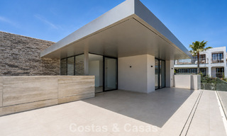 Nueva, exclusiva villa moderna lista para entrar a vivir en venta en una zona de playa cerca de San Pedro, Marbella 803599 