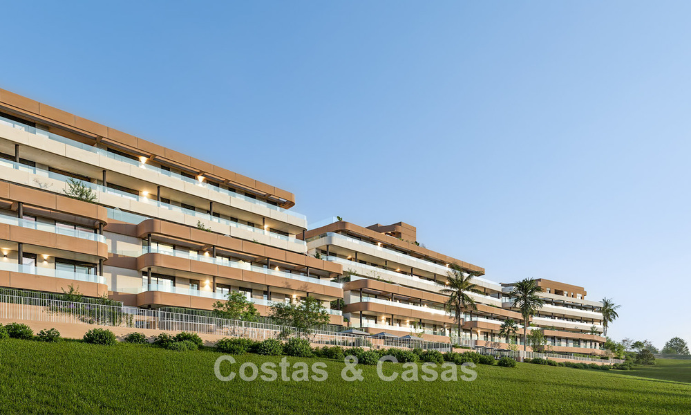 Apartamentos de obra nueva de lujo contemporáneo en venta junto al campo de golf en Estepona 803601