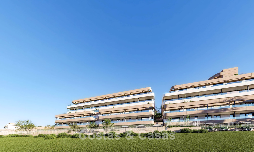 Apartamentos de obra nueva de lujo contemporáneo en venta junto al campo de golf en Estepona 803602