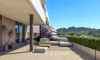 Apartamentos de obra nueva de lujo contemporáneo en venta junto al campo de golf en Estepona 803605 