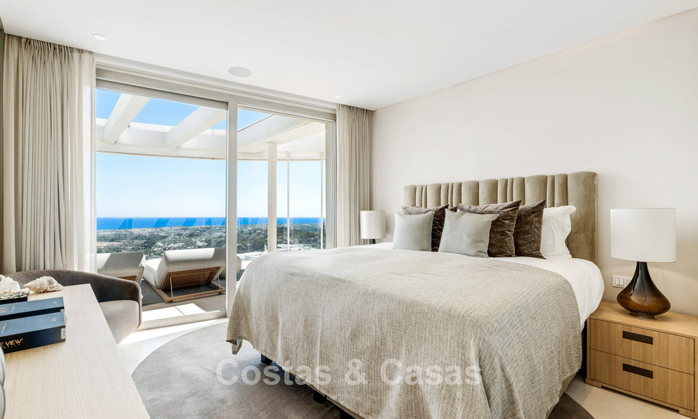 Exclusivo ático dúplex contemporáneo con vistas panorámicas al mar en venta en Marbella - Benahavís 803770