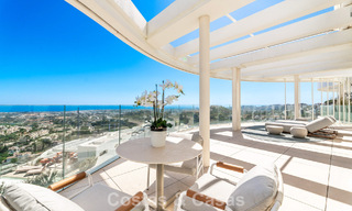 Exclusivo ático dúplex contemporáneo con vistas panorámicas al mar en venta en Marbella - Benahavís 803771 