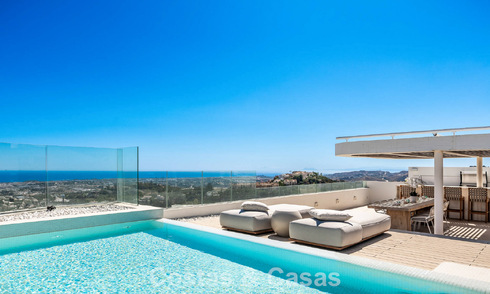 Exclusivo ático dúplex contemporáneo con vistas panorámicas al mar en venta en Marbella - Benahavís 803772