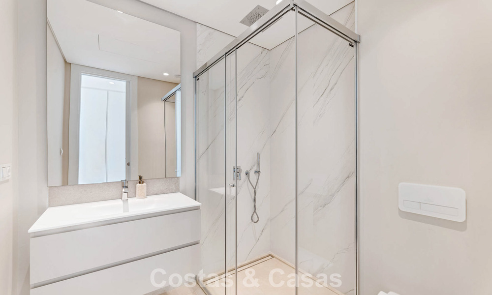 Exclusivo ático dúplex contemporáneo con vistas panorámicas al mar en venta en Marbella - Benahavís 803773