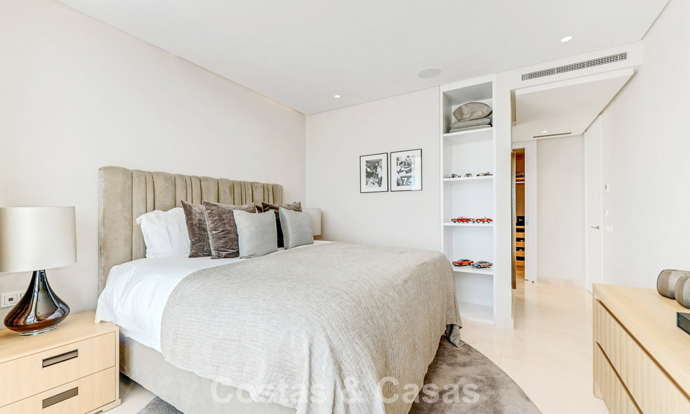 Exclusivo ático dúplex contemporáneo con vistas panorámicas al mar en venta en Marbella - Benahavís 803775