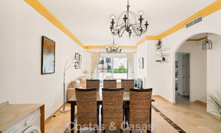 Amplio apartamento con una magnífica terraza en venta a poca distancia de los servicios en Aloha, Nueva Andalucía, Marbella 803617 