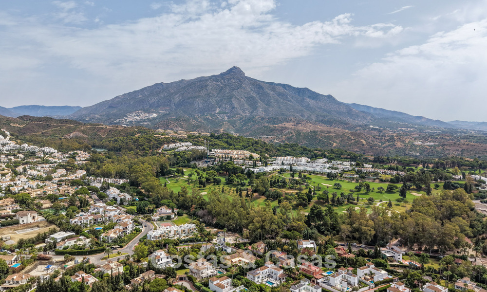 Amplio apartamento con una magnífica terraza en venta a poca distancia de los servicios en Aloha, Nueva Andalucía, Marbella 803622