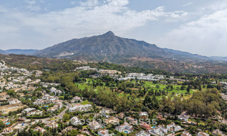 Amplio apartamento con una magnífica terraza en venta a poca distancia de los servicios en Aloha, Nueva Andalucía, Marbella 803622 