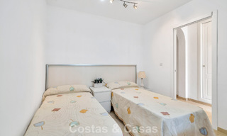 Amplio apartamento con una magnífica terraza en venta a poca distancia de los servicios en Aloha, Nueva Andalucía, Marbella 803631 