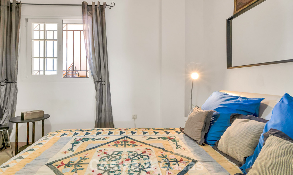 Amplio apartamento con una magnífica terraza en venta a poca distancia de los servicios en Aloha, Nueva Andalucía, Marbella 803633
