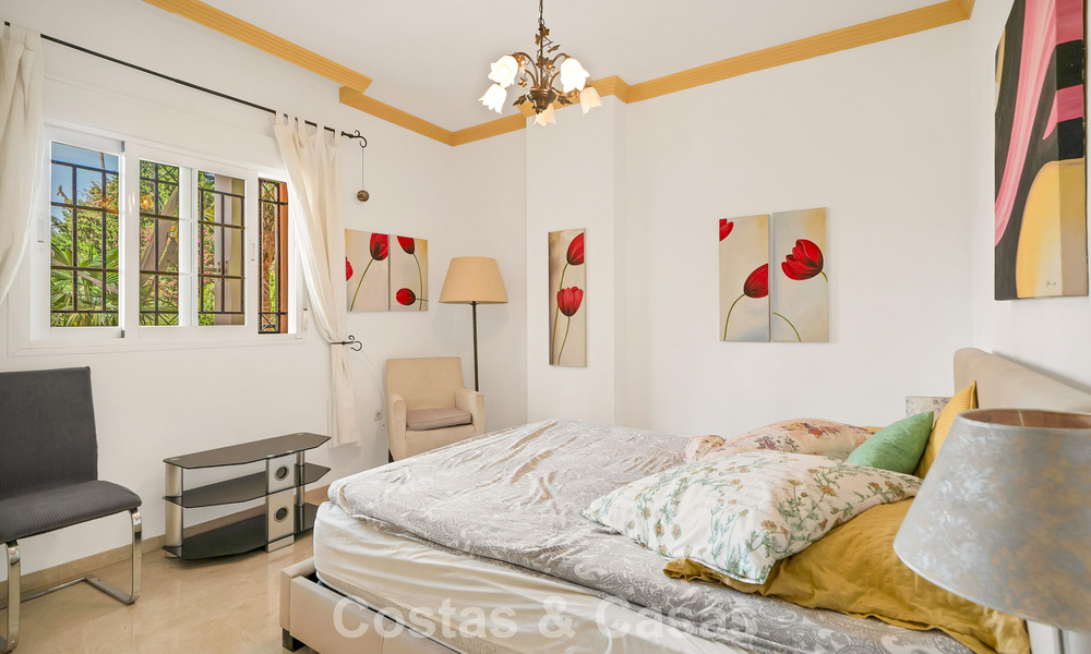 Amplio apartamento con una magnífica terraza en venta a poca distancia de los servicios en Aloha, Nueva Andalucía, Marbella 803639