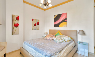 Amplio apartamento con una magnífica terraza en venta a poca distancia de los servicios en Aloha, Nueva Andalucía, Marbella 803640 