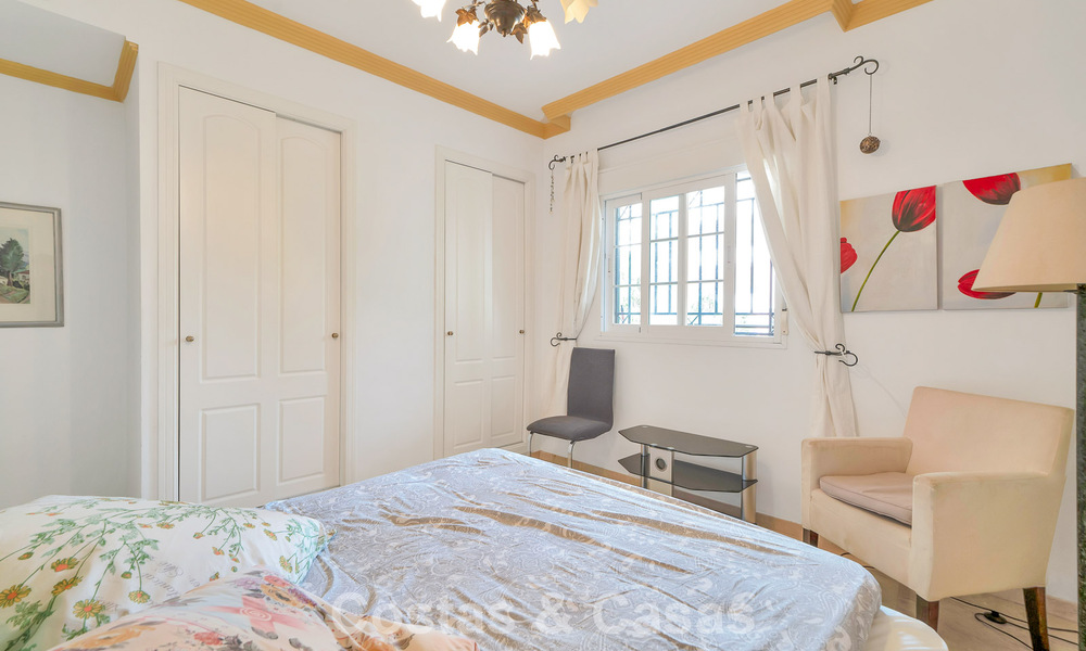 Amplio apartamento con una magnífica terraza en venta a poca distancia de los servicios en Aloha, Nueva Andalucía, Marbella 803642