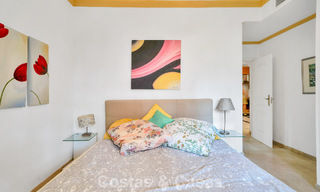 Amplio apartamento con una magnífica terraza en venta a poca distancia de los servicios en Aloha, Nueva Andalucía, Marbella 803643 
