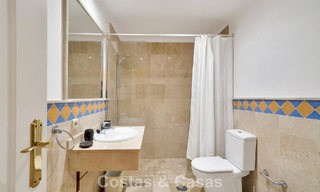 Amplio apartamento con una magnífica terraza en venta a poca distancia de los servicios en Aloha, Nueva Andalucía, Marbella 803644 