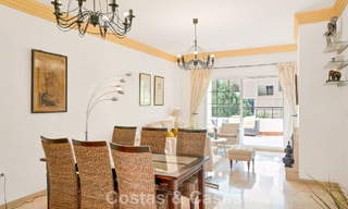 Amplio apartamento con una magnífica terraza en venta a poca distancia de los servicios en Aloha, Nueva Andalucía, Marbella 803647 