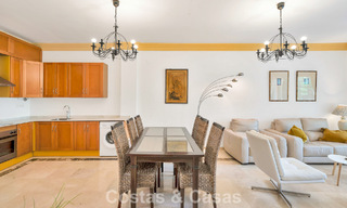 Amplio apartamento con una magnífica terraza en venta a poca distancia de los servicios en Aloha, Nueva Andalucía, Marbella 803649 