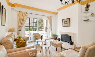 Amplio apartamento con una magnífica terraza en venta a poca distancia de los servicios en Aloha, Nueva Andalucía, Marbella 803652 
