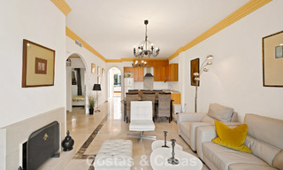 Amplio apartamento con una magnífica terraza en venta a poca distancia de los servicios en Aloha, Nueva Andalucía, Marbella 803653 