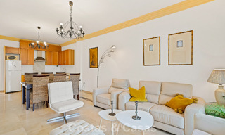 Amplio apartamento con una magnífica terraza en venta a poca distancia de los servicios en Aloha, Nueva Andalucía, Marbella 803654 