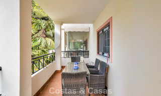 Amplio apartamento con una magnífica terraza en venta a poca distancia de los servicios en Aloha, Nueva Andalucía, Marbella 803658 