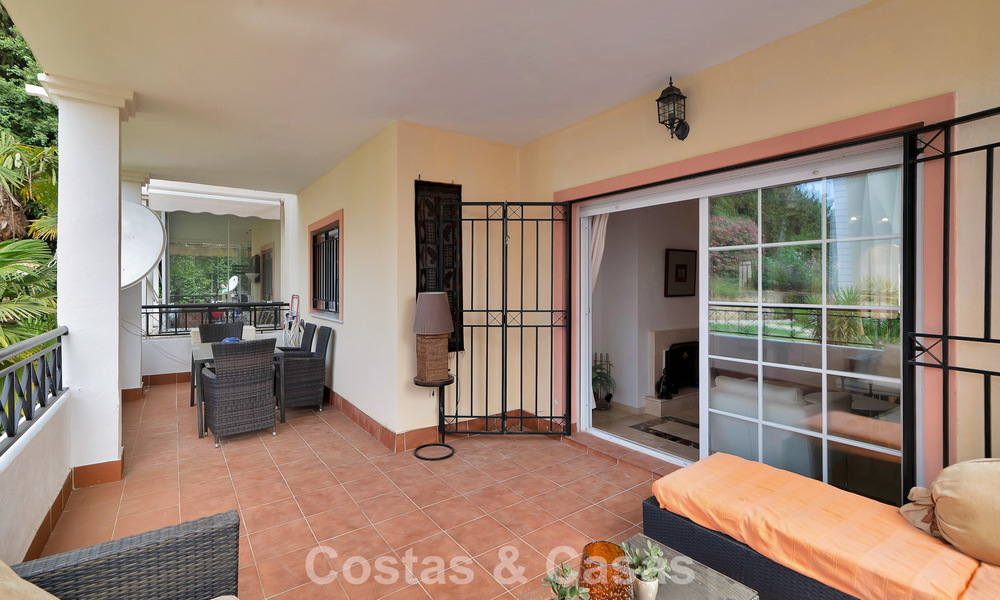 Amplio apartamento con una magnífica terraza en venta a poca distancia de los servicios en Aloha, Nueva Andalucía, Marbella 803660