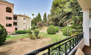 Amplio apartamento con una magnífica terraza en venta a poca distancia de los servicios en Aloha, Nueva Andalucía, Marbella 803662 