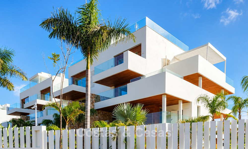 Exclusivo apartamento moderno de 3 dormitorios listo para entrar a vivir en venta en la Milla de Oro de Marbella 803793