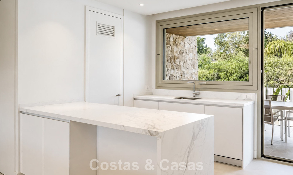 Exclusivo apartamento moderno de 3 dormitorios listo para entrar a vivir en venta en la Milla de Oro de Marbella 803795