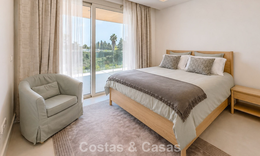 Exclusivo apartamento moderno de 3 dormitorios listo para entrar a vivir en venta en la Milla de Oro de Marbella 803796