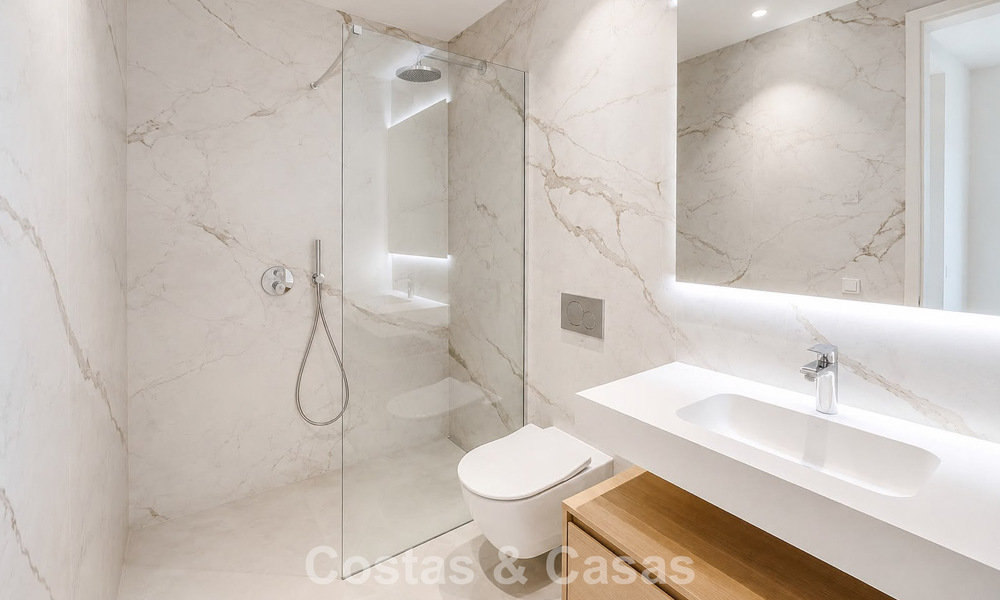 Exclusivo apartamento moderno de 3 dormitorios listo para entrar a vivir en venta en la Milla de Oro de Marbella 803800