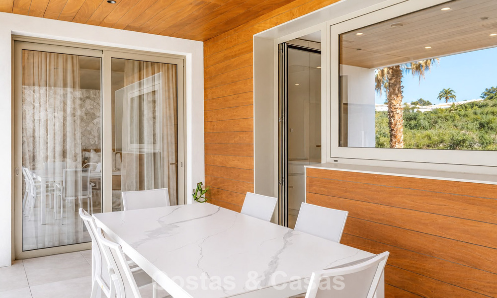 Exclusivo apartamento moderno de 3 dormitorios listo para entrar a vivir en venta en la Milla de Oro de Marbella 803801