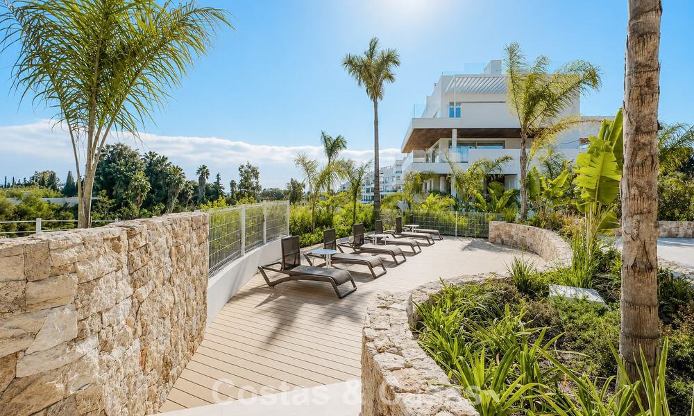 Exclusivo apartamento moderno de 3 dormitorios listo para entrar a vivir en venta en la Milla de Oro de Marbella 803802