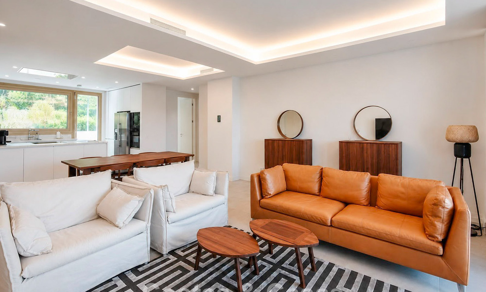Exclusivo apartamento moderno de 3 dormitorios listo para entrar a vivir en venta en la Milla de Oro de Marbella 803811